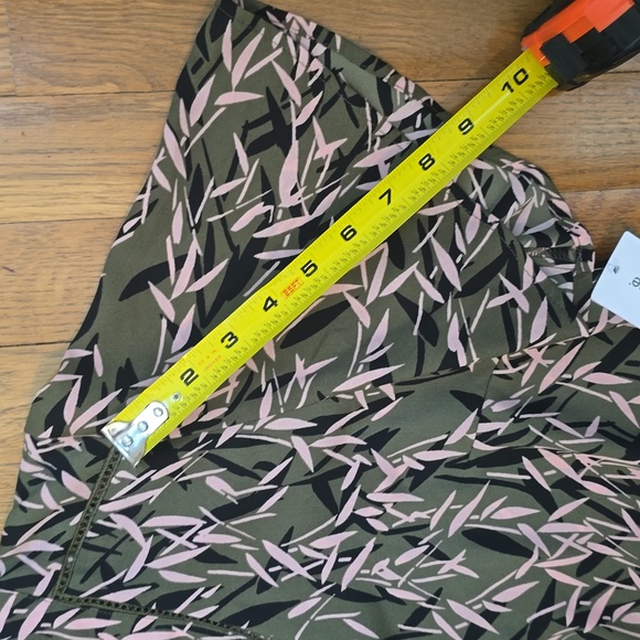 LIZ CLAIBORNE WOMEN'S BEAUTIFUL GREEN, PINK & BLACK SHORT SLEEVE TOP SIZE MEDIUM - Picture 14 of 16